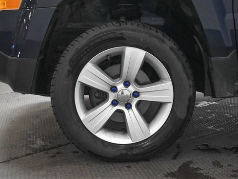 Used 2016 Jeep Patriot Latitude image 9