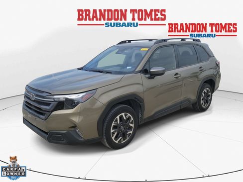 Used 2025 Subaru Forester Premium AWD/4WD image 1