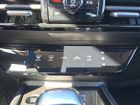 New 2026 Nissan Kicks SR image 26