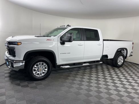 Certified 2025 Chevrolet Silverado 2500 LT w/ All Star Edition image 2