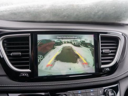 New 2026 Chrysler Pacifica Select AWD/4WD image 19