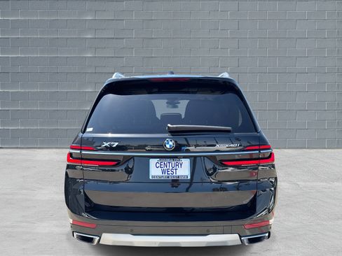 Used 2025 BMW X7 xDrive40i w/ Premium Package image 4