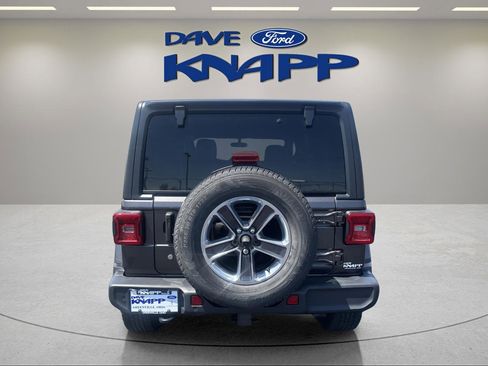 Used 2018 Jeep Wrangler Unlimited Sahara AWD/4WD image 6