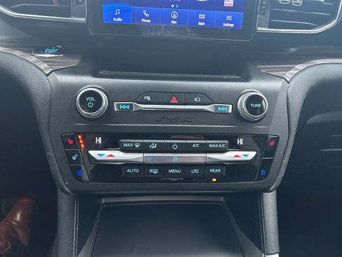 Used 2020 Ford Explorer Limited image 14