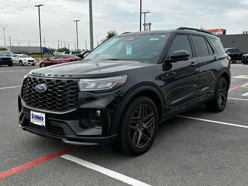 Certified 2025 Ford Explorer ST AWD/4WD image 5