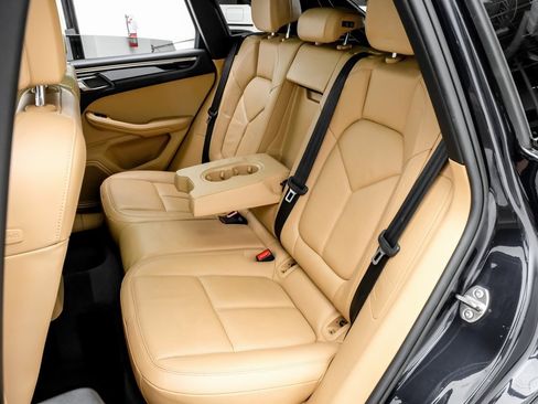 Used 2018 Porsche Macan image 37