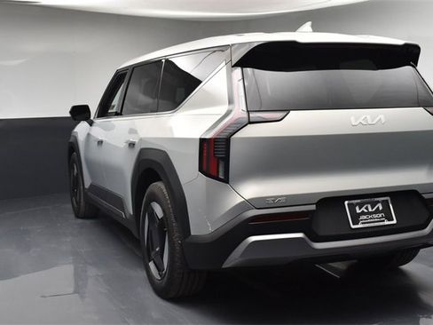 Certified 2026 Kia EV9 Light image 6