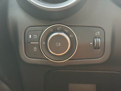 Used 2023 Alfa Romeo Stelvio Sprint RWD image 32