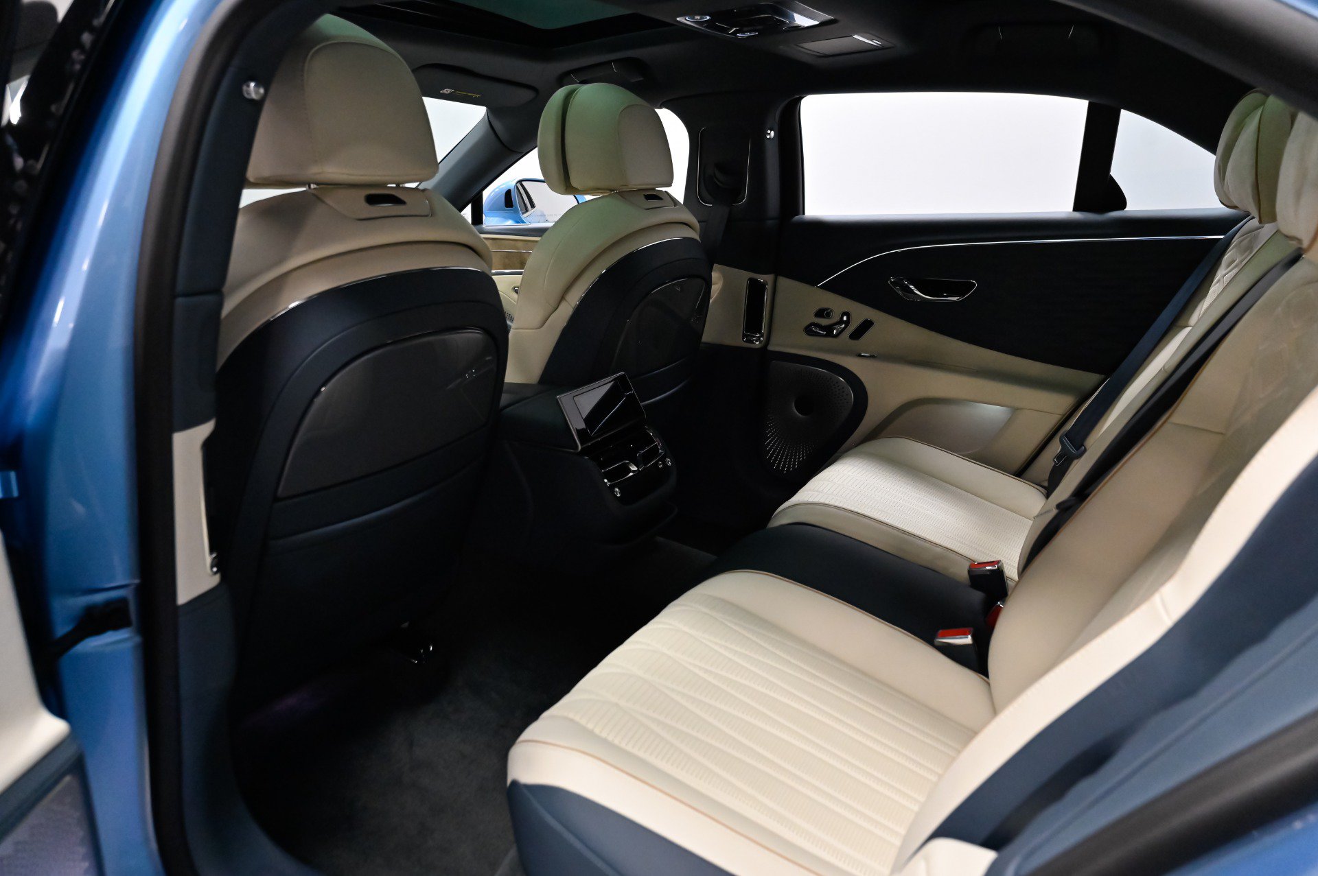 Used 2022 Bentley Flying Spur V8 AWD/4WD image 34