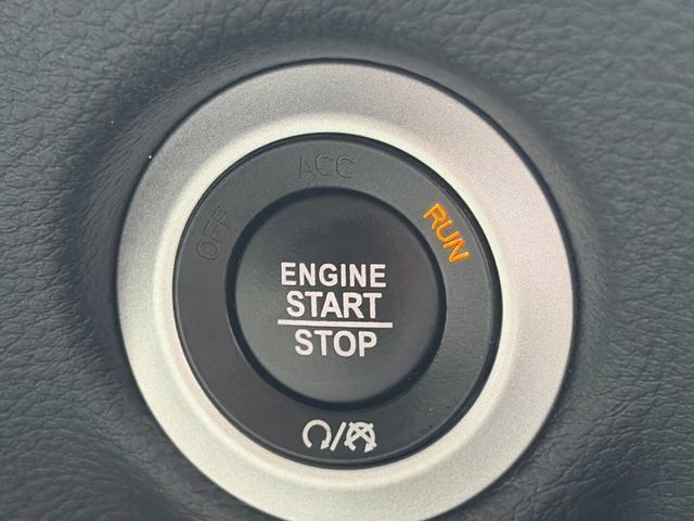 Used 2025 Chrysler Pacifica Limited FWD image 53