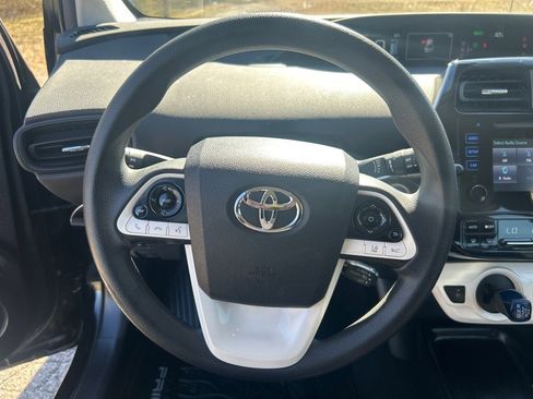 Used 2017 Toyota Prius image 9