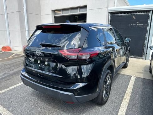 Used 2025 Nissan Rogue SV FWD image 3