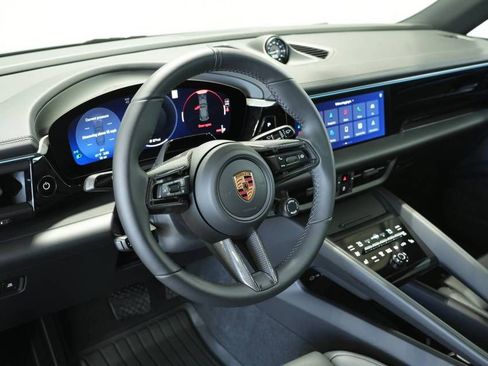 New 2026 Porsche Macan 4 Electric image 4