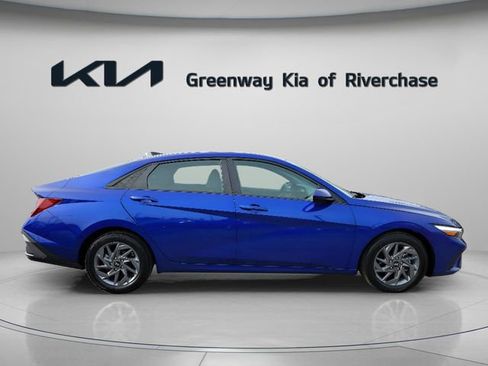 Used 2024 Hyundai Elantra SEL FWD image 7