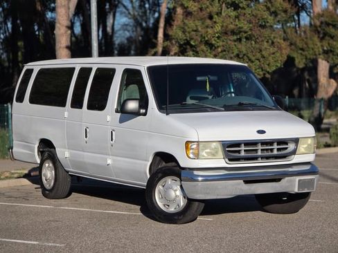 Used 2002 Ford E-350 and Econoline 350 XLT image 2