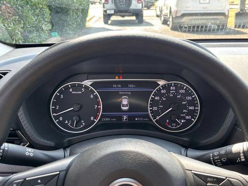 Used 2025 Nissan Sentra SV FWD image 33