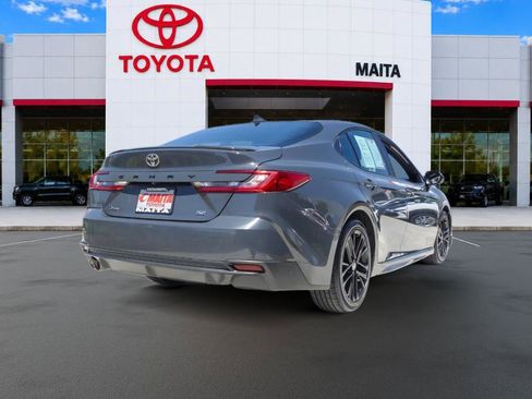 Used 2025 Toyota Camry SE FWD image 3