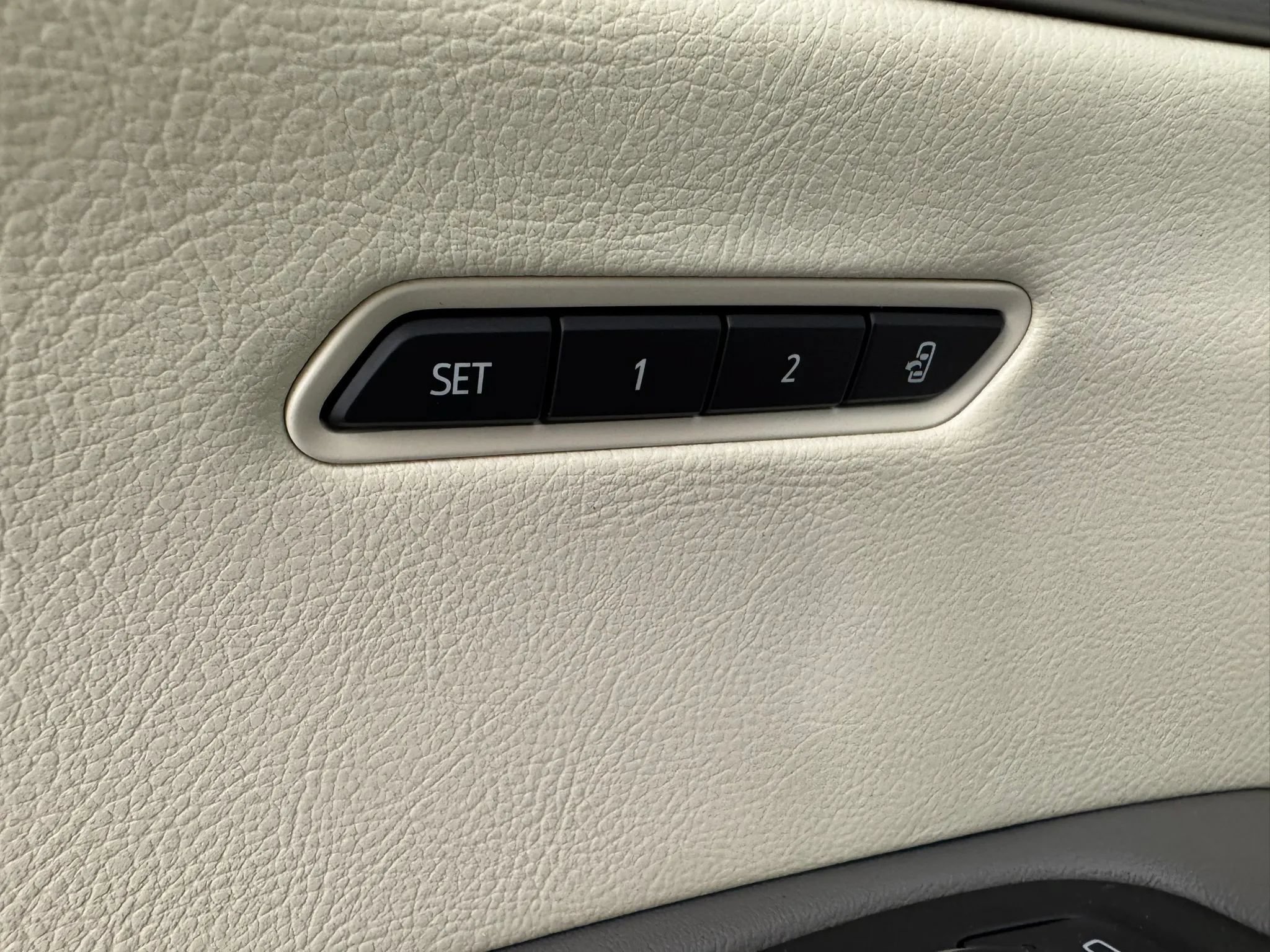 Used 2024 Cadillac XT6 Premium Luxury w/ Technology Package AWD/4WD image 45