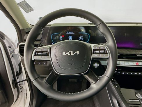 Used 2025 Kia Telluride EX image 11