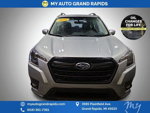 Used 2023 Subaru Forester Premium image 2