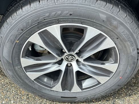 Used 2022 Toyota Highlander XLE image 17