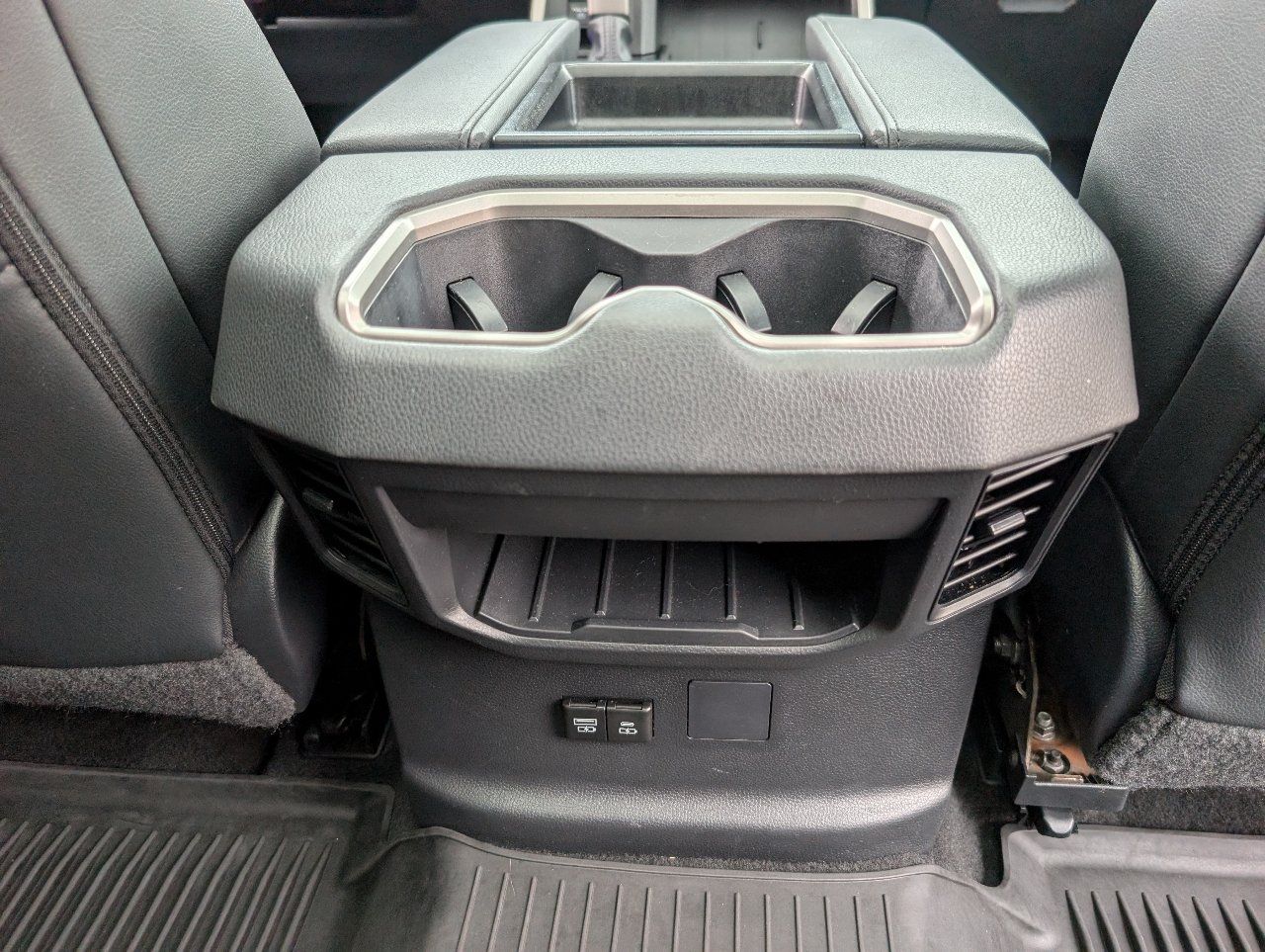 Used 2024 Toyota Tundra Limited AWD/4WD image 7