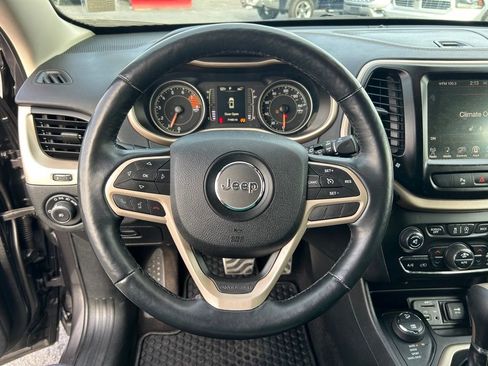 Used 2017 Jeep Cherokee Latitude w/ Comfort/Convenience Group image 22