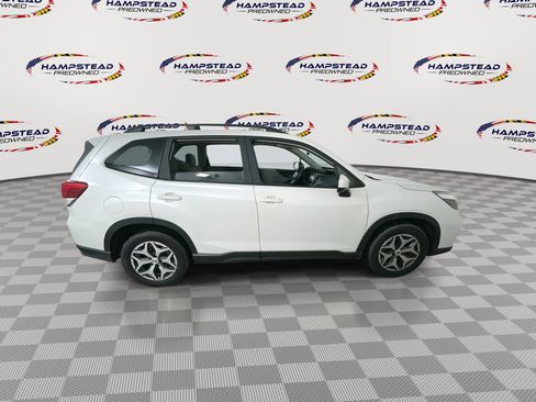Used 2021 Subaru Forester Premium image 9