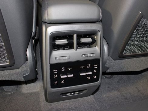 Used 2025 Porsche Macan Electric image 36