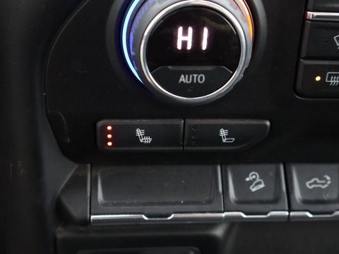 Used 2022 Chevrolet Silverado 2500 LT w/ Convenience Package image 27