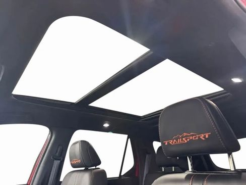 Used 2025 Honda Pilot TrailSport image 11