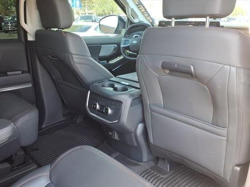 Used 2025 Ford Expedition Active image 14