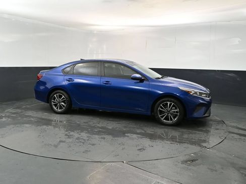Used 2023 Kia Forte LXS w/ LXS Technology Package FWD image 7