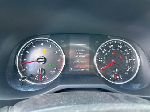 Used 2021 Toyota RAV4 XLE w/ Convenience Package FWD image 8