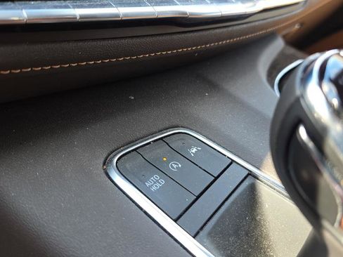 Certified 2022 Cadillac Escalade ESV Premium Luxury w/ LPO, Illumination Package image 22