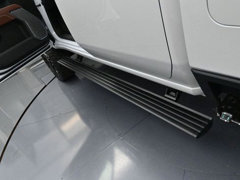 Used 2025 GMC Sierra 2500 Denali Ultimate image 9