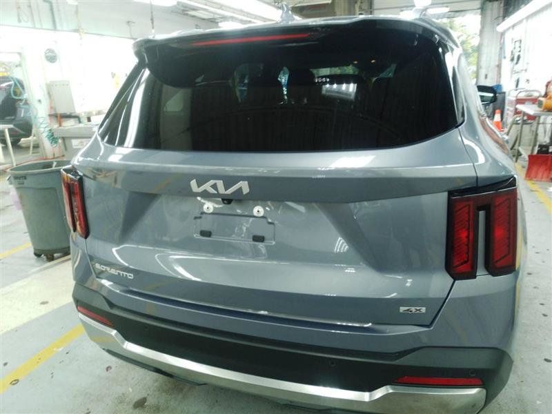 Used 2024 Kia Sorento S AWD/4WD image 9