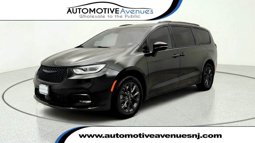 Used 2021 Chrysler Pacifica Touring-L w/ Premium & Safety Sphere Group AWD/4WD image 1