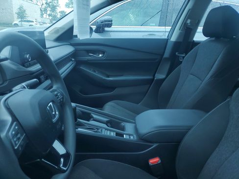 Used 2023 Honda Accord EX image 9