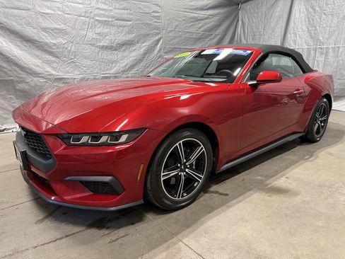 Used 2024 Ford Mustang Convertible image 3