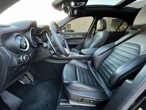 Used 2023 Alfa Romeo Stelvio Estrema image 13