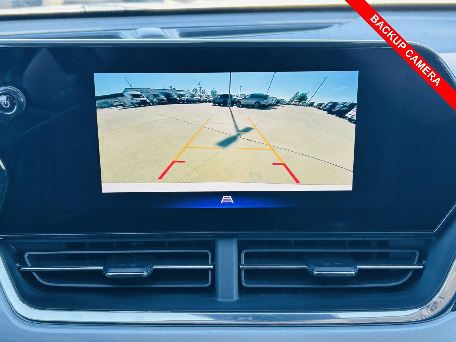 Used 2025 Chevrolet Trax LT w/ LT Convenience Package FWD image 8