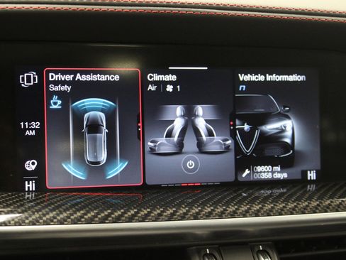 Used 2023 Alfa Romeo Stelvio Estrema image 27