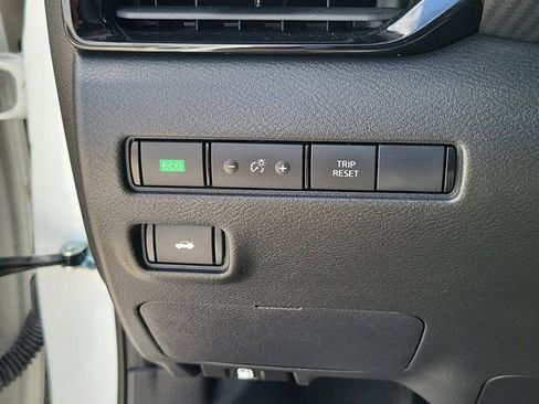 Used 2024 Nissan Sentra SV FWD image 20