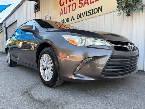 Used 2016 Toyota Camry LE FWD image 2