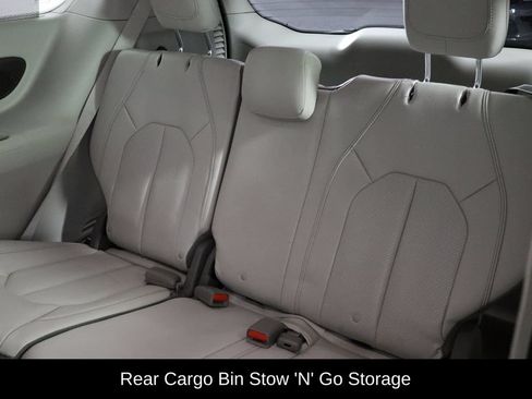 Used 2018 Chrysler Pacifica Touring-L Plus w/ Tire & Wheel Group FWD image 18