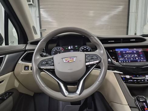 Certified 2025 Cadillac XT6 Premium Luxury image 39
