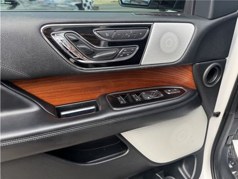 Used 2019 Lincoln Navigator Reserve w/ Cargo Package AWD/4WD image 15