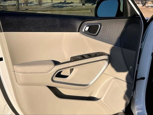 Certified 2024 Kia Soul LX image 27