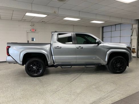 Used 2024 Toyota Tacoma SR5 AWD/4WD image 8